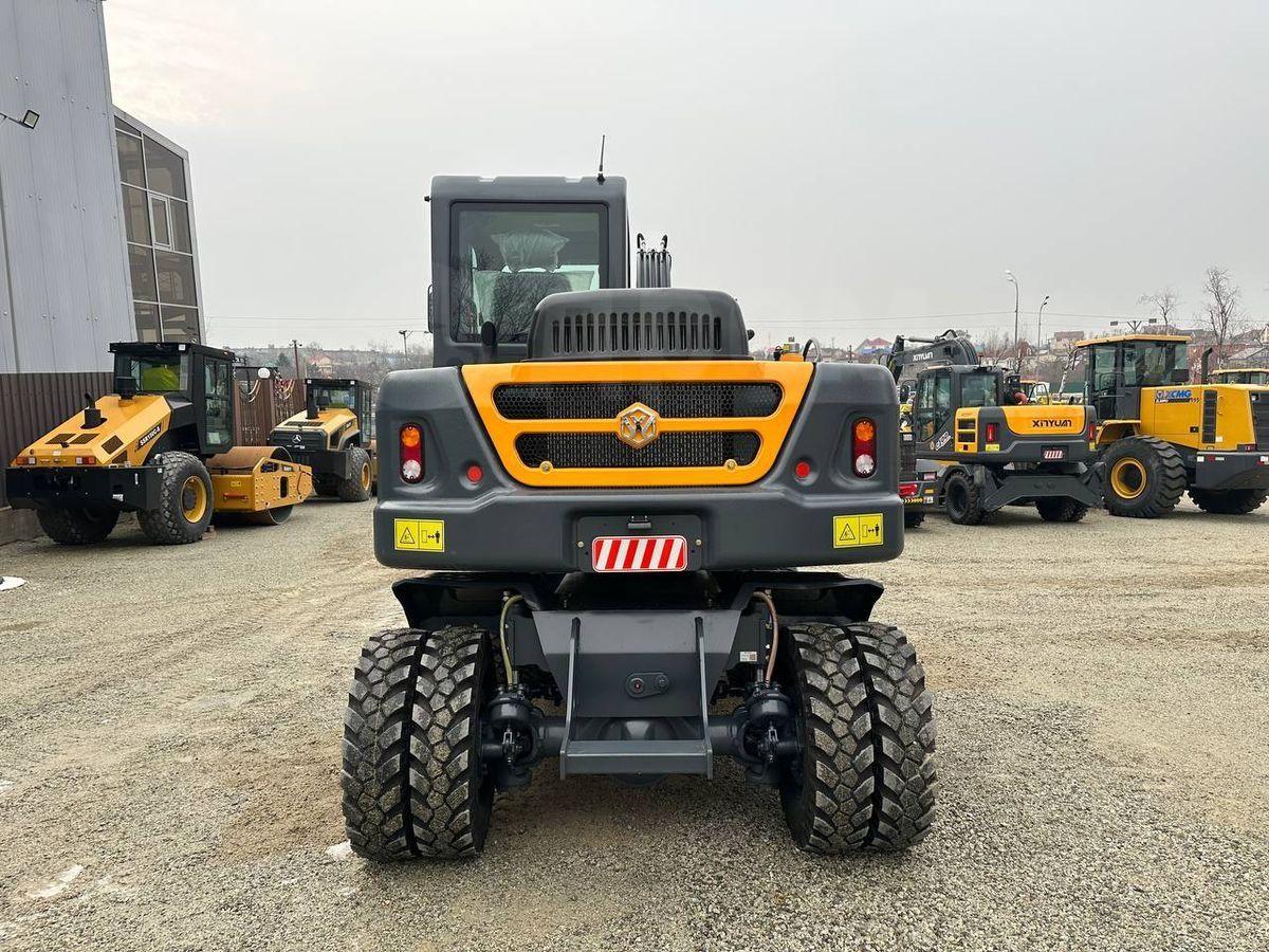 Máy Xúc Đào Bánh Lốp Xinyuan B65 - Giải Pháp Linh Hoạt Cho Công Trình Nhỏ